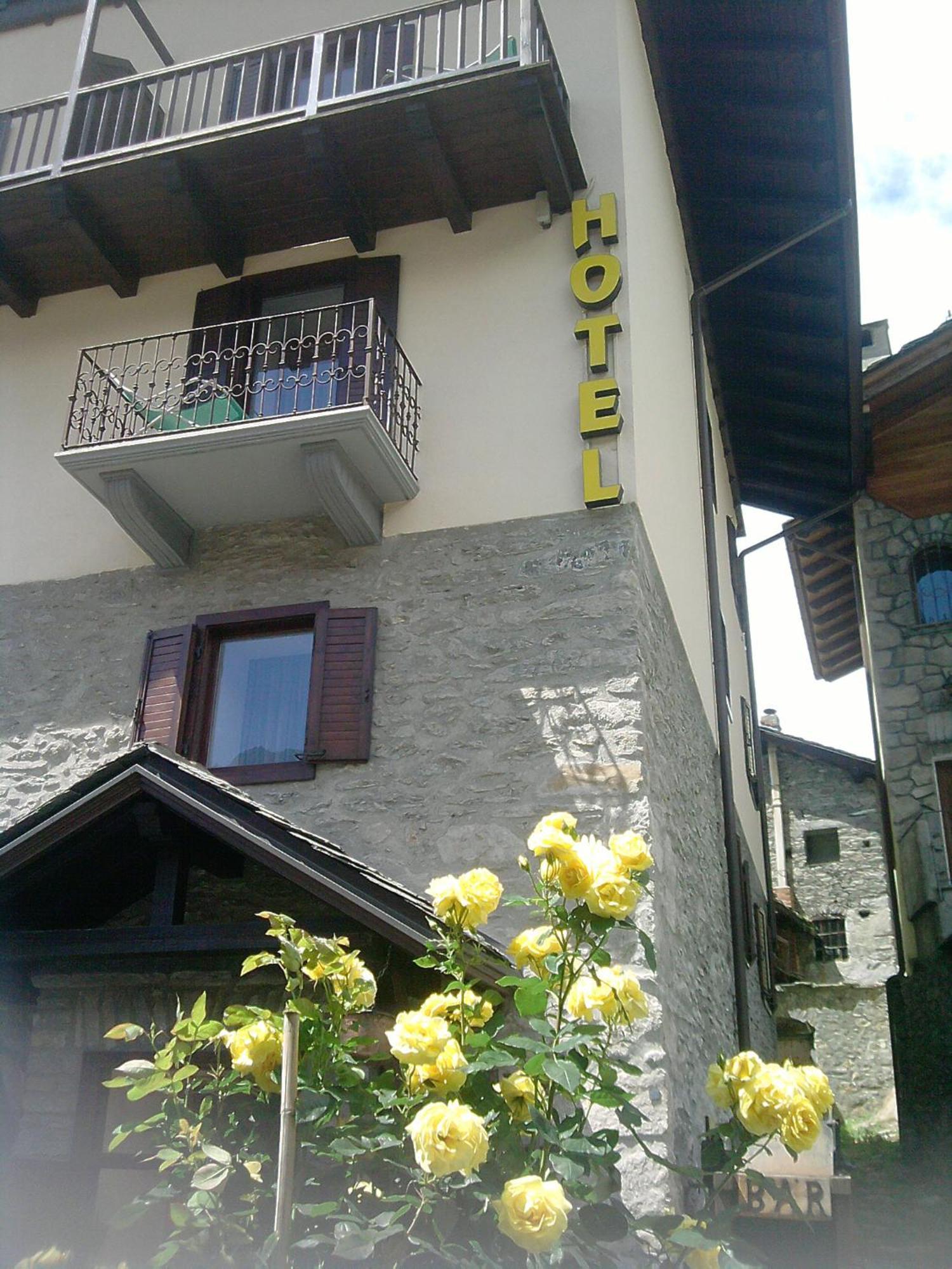 Hotel Ottoz Meuble Курмайор Екстериор снимка