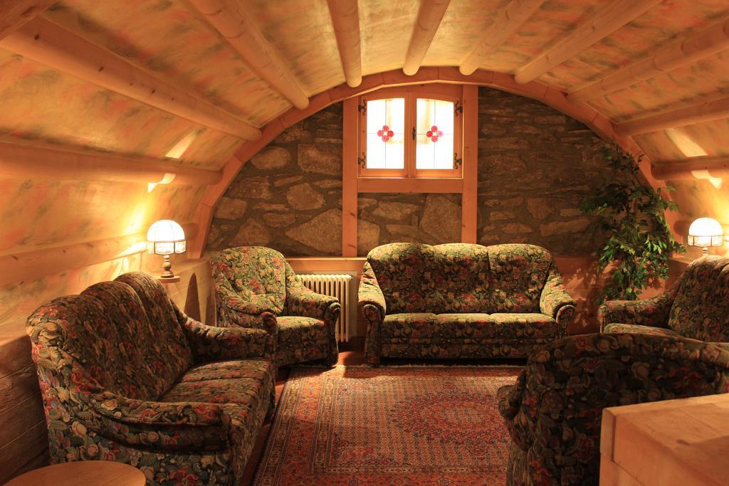 Hotel Ottoz Meuble Курмайор Екстериор снимка