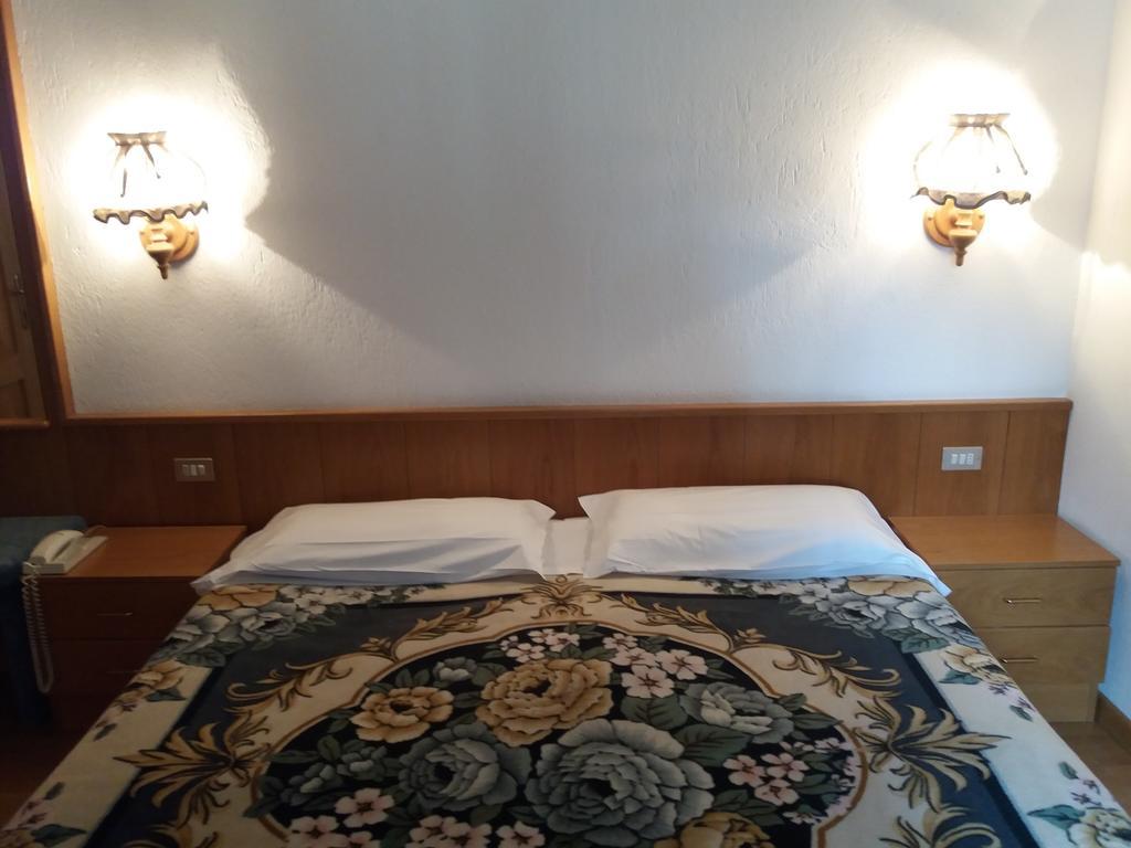 Hotel Ottoz Meuble Курмайор Екстериор снимка