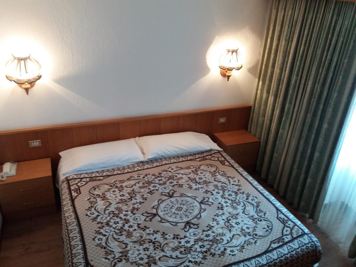 Hotel Ottoz Meuble Курмайор Екстериор снимка