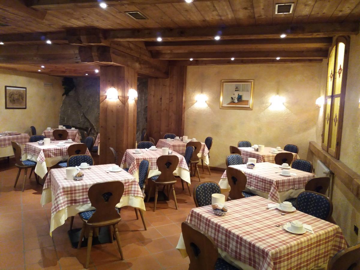 Hotel Ottoz Meuble Курмайор Екстериор снимка