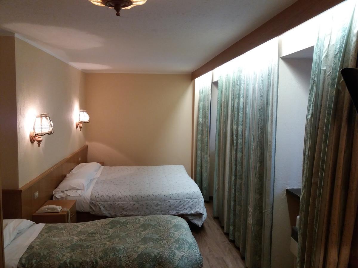 Hotel Ottoz Meuble Курмайор Екстериор снимка