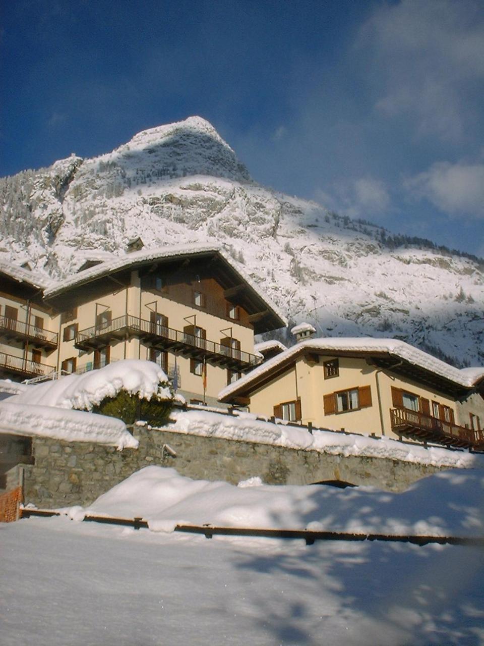 Hotel Ottoz Meuble Курмайор Екстериор снимка