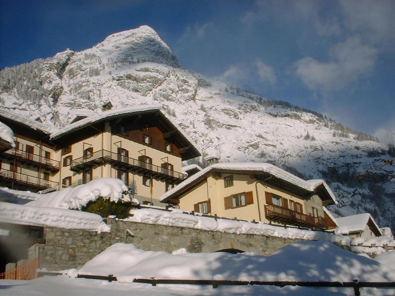 Hotel Ottoz Meuble Курмайор Екстериор снимка