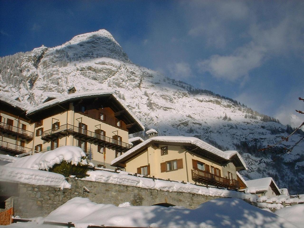 Hotel Ottoz Meuble Курмайор Екстериор снимка